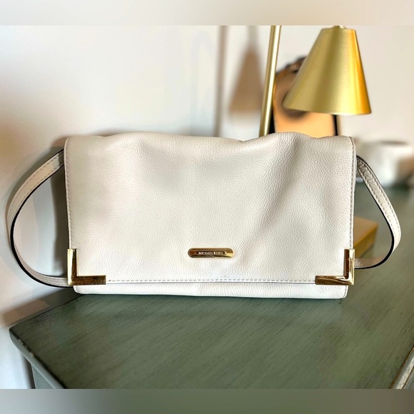 Michael Kors Cream Shoulder Bag with Gold Accents - Picture 1 of 10